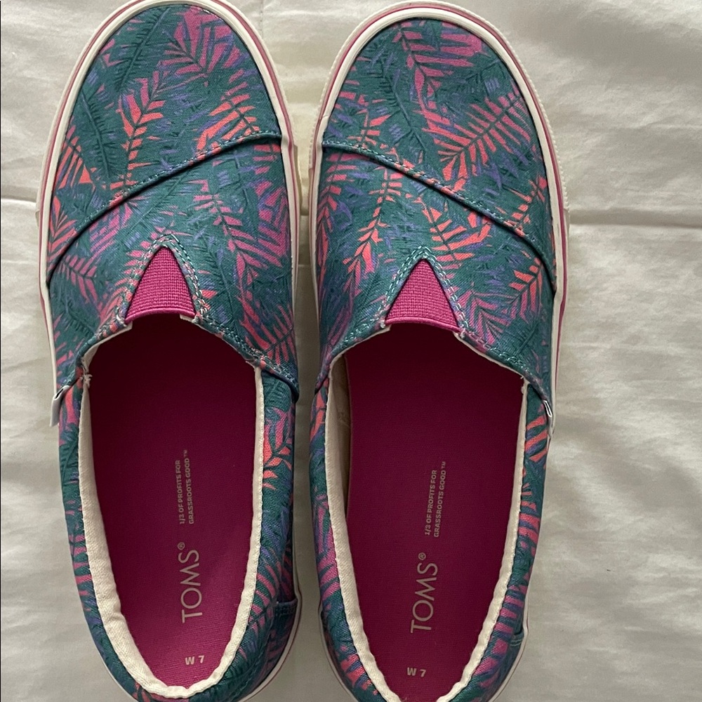 TOMS Women's Tropical Leaf Sneakers - Pink and Teal